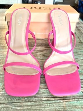 BEBO Pink Strappy Square-Toe Sandal Slide Heels. Size 8. New in box.
